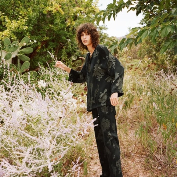 NWT - PRINTED BLOUSE - SUPER SOFT FABRIC - M - Picture 2 of 3